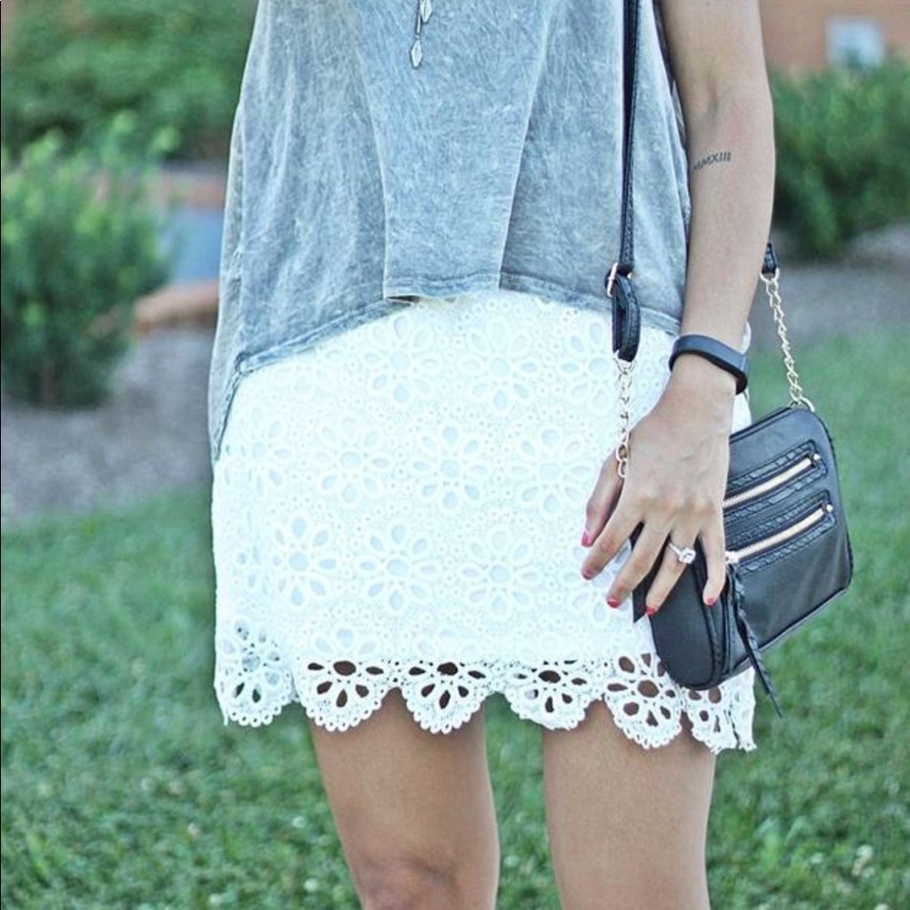 Eyelet skirt - Picture 2 of 3